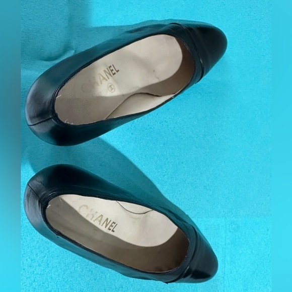 * Chanel Black Leather Pumps Size 6. Gorgeous! - Picture 5 of 10